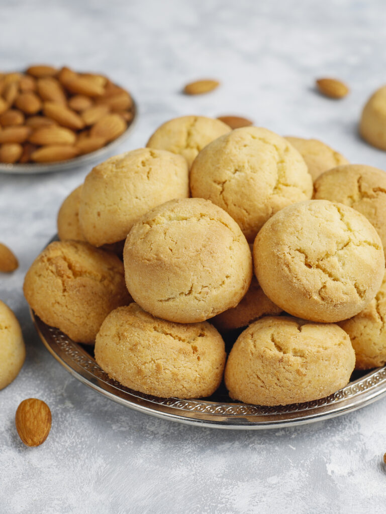 Easy almond cookies dessert